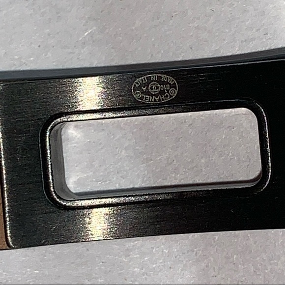 CHANEL re-issue black Mademoiselle Turn-lock CUFF BRACELET - Picture 7 of 16